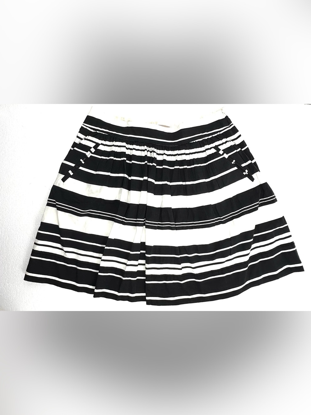 Banana Republic Pleated Black and White Striped A-Line Full Skirt size 8